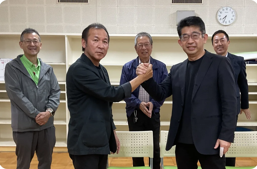 下市タウンフェスティバル実行委員長様と並んで撮影した写真です。